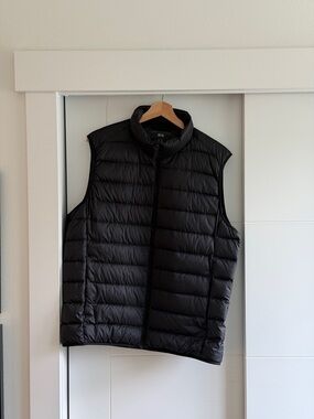 Uniqlo Black Quilted Puffer Vest